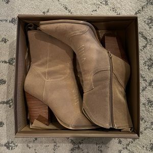 NWT ariella western bootie